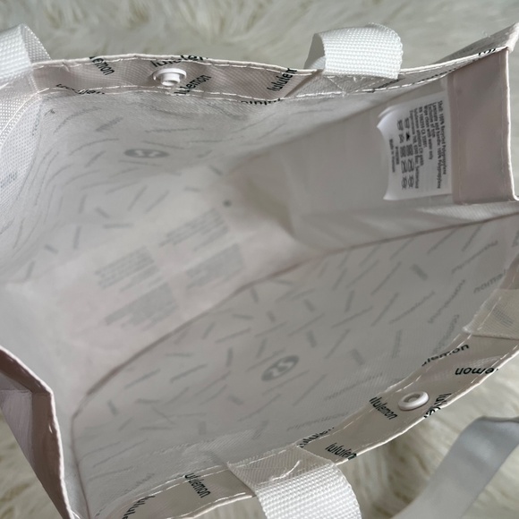 Lululemon "Lululemon group of three reusable tote bags in color mix" NWT - Picture 13 of 16